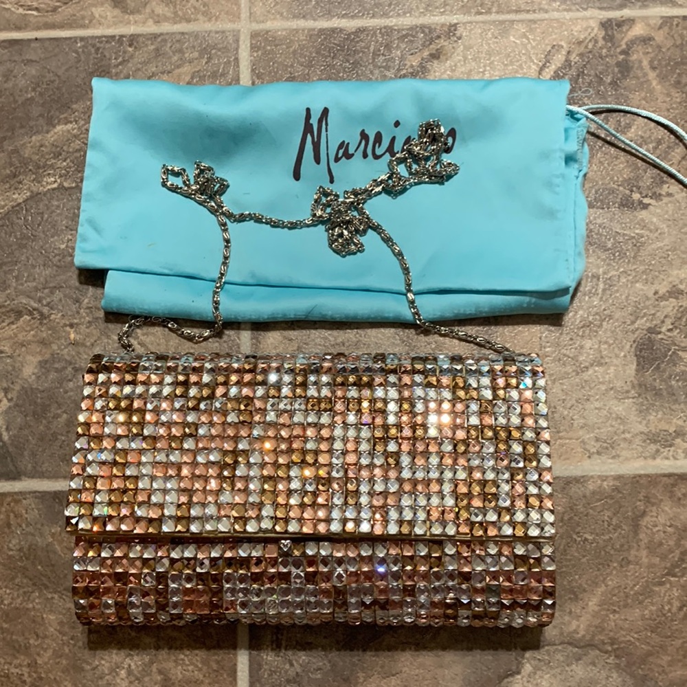 Marciano Cluth with chain